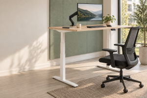 Bureau assis-debout électrique en position haute avec siège ergonomique